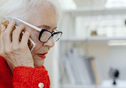 Zonsimpel waarschuwt voor agressieve telefonische verkoop van thuisbatterijen.