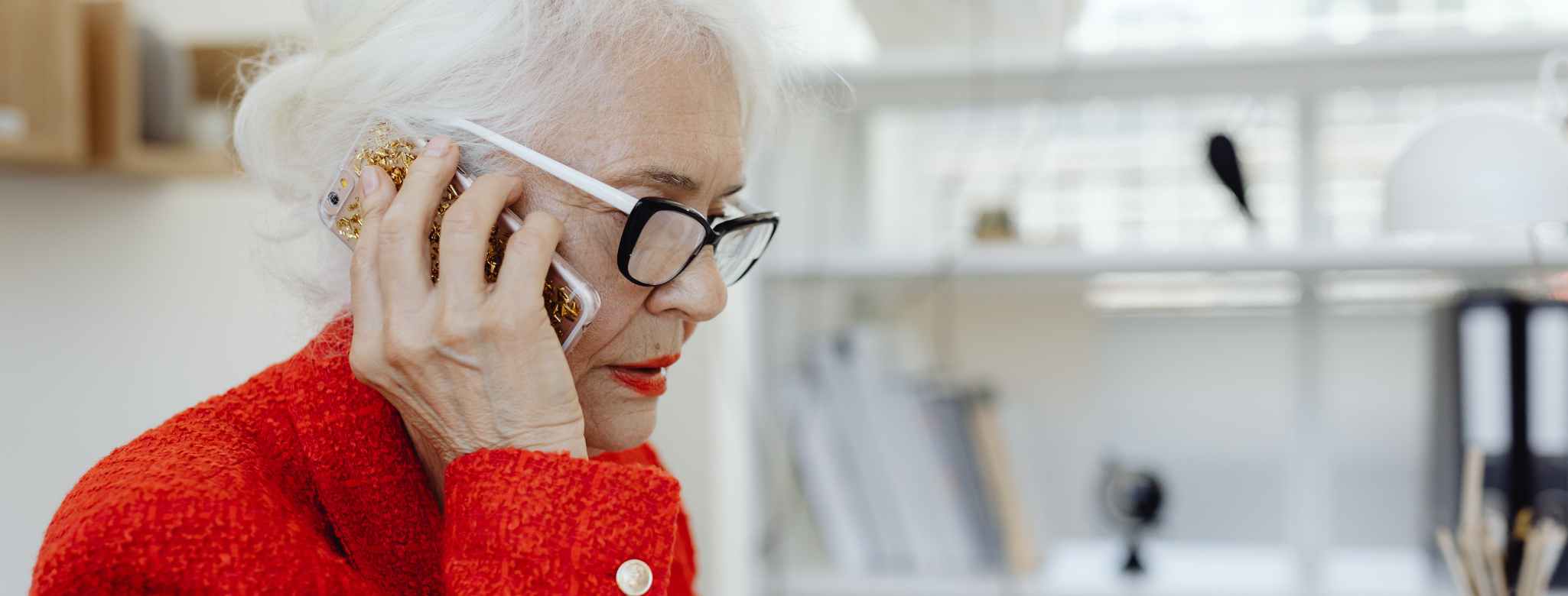 Zonsimpel waarschuwt voor agressieve telefonische verkoop van thuisbatterijen.