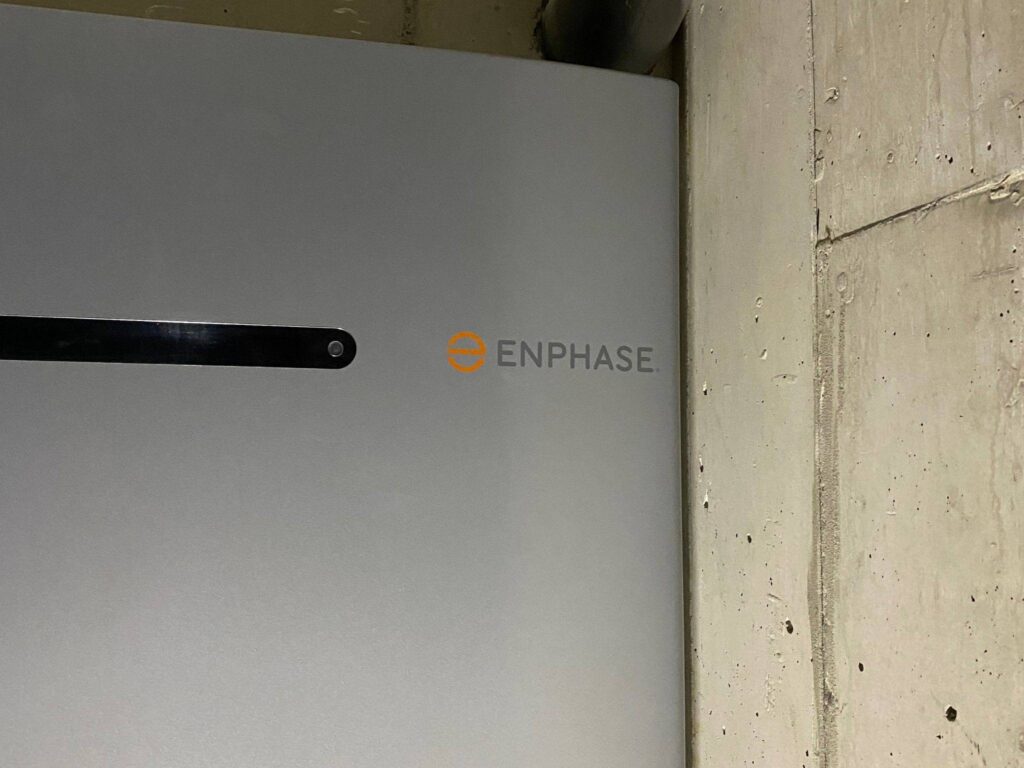 Enphase IQ Battery vakkundig geïnstalleerd door Zonsimpel.
